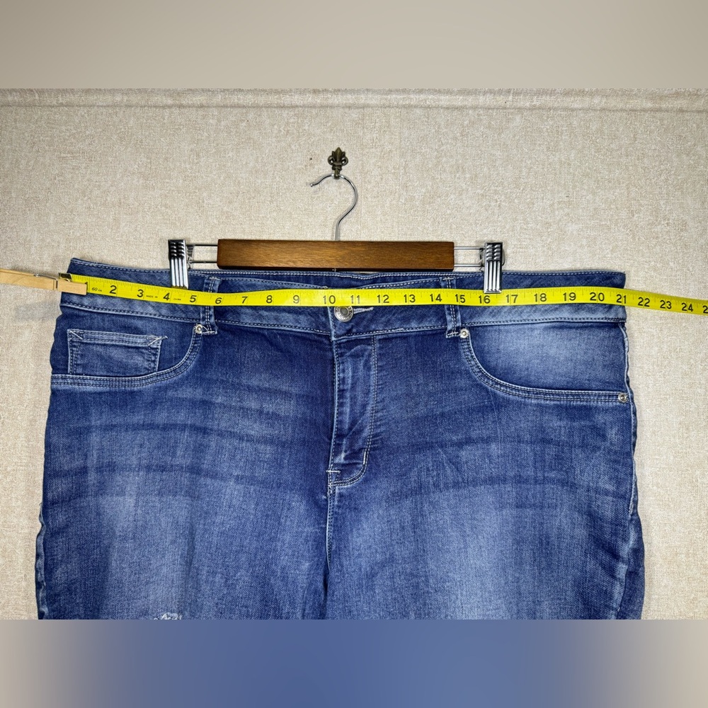 Maurices Boho Medium Wash Distressed Skinny Jeans Size 22W Reg - Picture 3 of 7